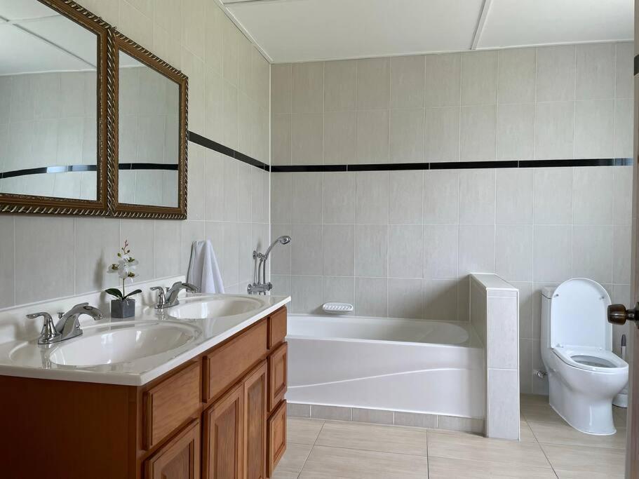 Spring Garden Mobay Resort Luxurious Apartments Montego Bay Esterno foto